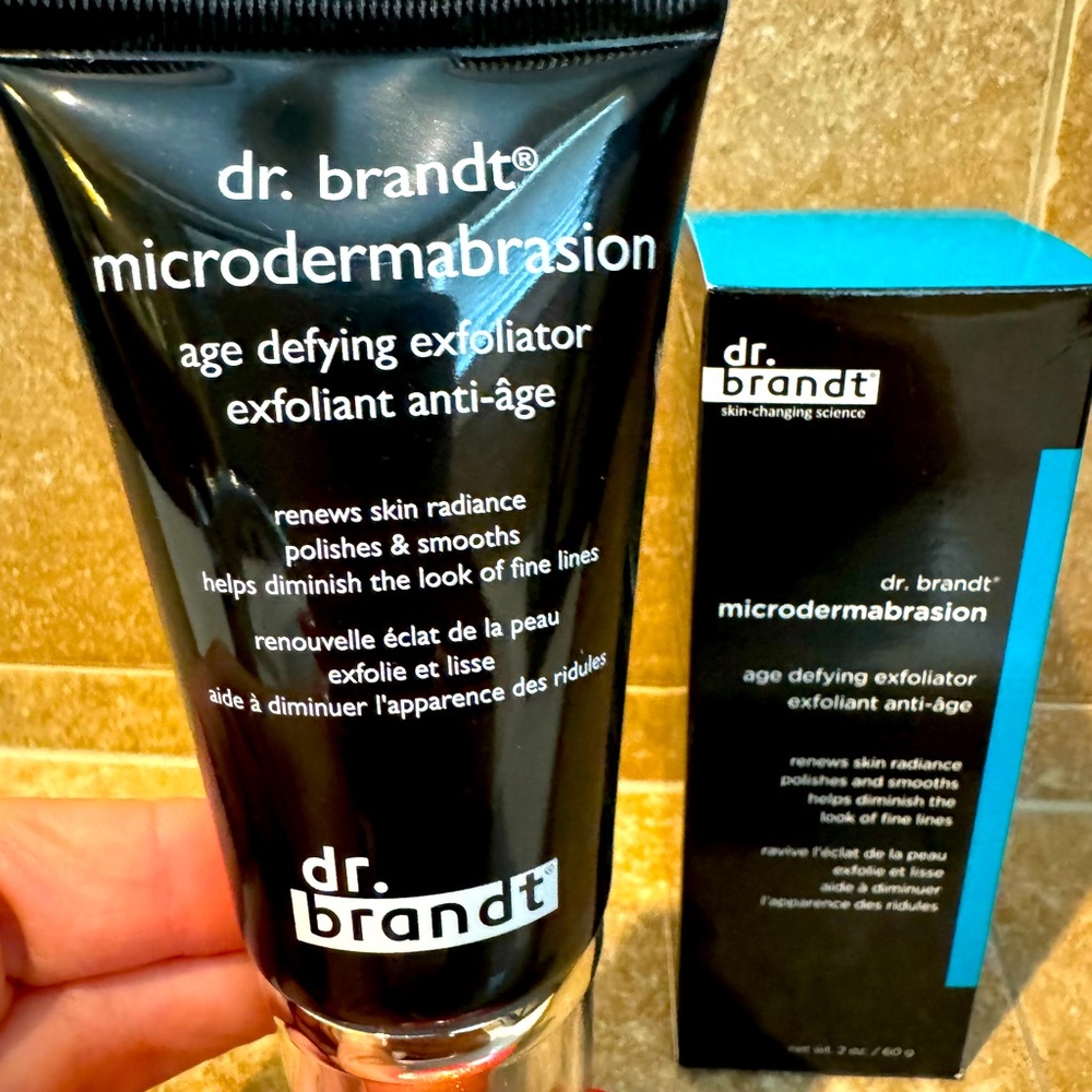 dr. brandt®
microdermabrasion age defying exfoliator